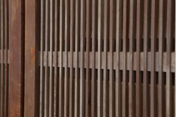アンティーク建具　和製アンティーク　昭和初期　腰板ケヤキ材　裏障子付き　万本格子戸4枚セット(帯ガラス戸、引き戸)(R-044168)