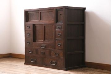 アンティーク家具　上手物　前面ケヤキ　玉杢や凝ったつくりが素晴らしい関東水屋箪笥・下段(茶箪笥)(R-044172)