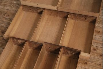 アンティーク家具　上手物　前面ケヤキ　玉杢や凝ったつくりが素晴らしい関東水屋箪笥・下段(茶箪笥)(R-044172)