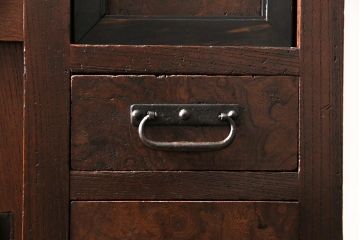 アンティーク家具　上手物　前面ケヤキ　玉杢や凝ったつくりが素晴らしい関東水屋箪笥・下段(茶箪笥)(R-044172)