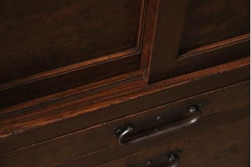 アンティーク家具　上手物　前面ケヤキ　玉杢や凝ったつくりが素晴らしい関東水屋箪笥・下段(茶箪笥)(R-044172)