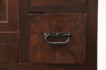 アンティーク家具　上手物　前面ケヤキ　玉杢や凝ったつくりが素晴らしい組子入り関東水屋箪笥・重ね(茶箪笥)(R-044173)