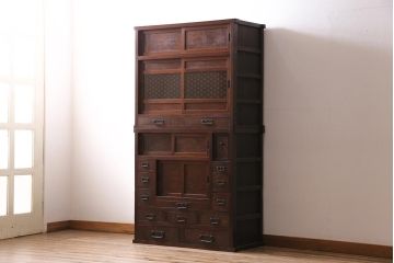 アンティーク家具　上手物　前面ケヤキ　玉杢や凝ったつくりが素晴らしい組子入り関東水屋箪笥・重ね(茶箪笥)(R-044173)