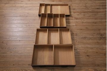 アンティーク家具　上手物　前面ケヤキ　玉杢や凝ったつくりが素晴らしい組子入り関東水屋箪笥・重ね(茶箪笥)(R-044173)