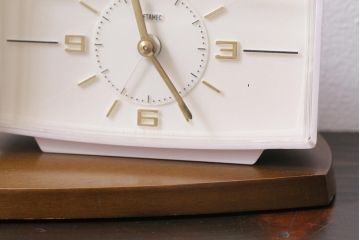 ジャンク品　ヴィンテージ雑貨　イギリス　METAMEC　照明付き置き時計(ディスプレイ雑貨、ビンテージ)(R-044176)