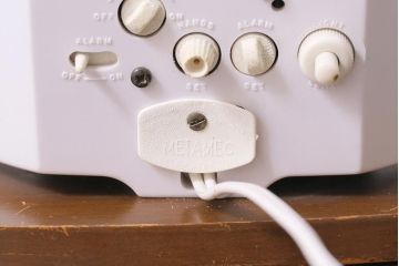 ジャンク品　ヴィンテージ雑貨　イギリス　METAMEC　照明付き置き時計(ディスプレイ雑貨、ビンテージ)(R-044176)