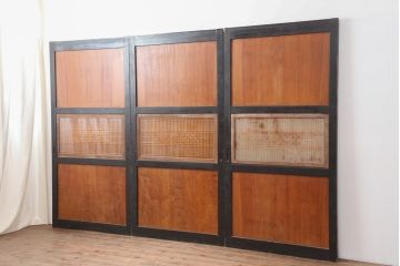 アンティーク建具　昭和初期　一枚板　上品な和の雰囲気漂う組子帯戸3枚セット(板戸、ガラス帯戸、引き戸)(R-044193)