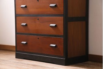 レトロ家具　昭和レトロ　前面ヒノキ材　コントラストが目を引くチェスト(衣装箪笥、引き出し、タンス)(R-044194)