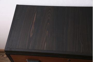 レトロ家具　昭和レトロ　前面ヒノキ材　コントラストが目を引くチェスト(衣装箪笥、引き出し、タンス)(R-044194)