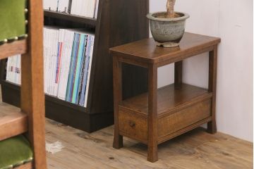 アンティーク家具　和製アンティーク　昭和中期　ナラ材　レトロな佇まいが魅力的なサイドテーブル(花台)(R-044196)