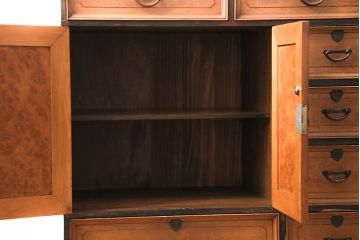 和製アンティーク　昭和初期　楓材　指物家具　職人のセンスと技の詰まった上手物の戸棚(チェスト、引き出し)(R-044198)