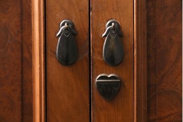 和製アンティーク　昭和初期　楓材　指物家具　職人のセンスと技の詰まった上手物の戸棚(チェスト、引き出し)(R-044198)