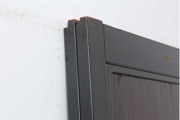 アンティーク建具　最高級　石川県産　総漆塗り　浮造り仕上げ　上品な佇まいが魅力的なガラス戸2枚セット(引き戸、建具)(R-044207)