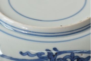 古民具・骨董　江戸期　古伊万里　藍九谷　松と鴎　変形皿2枚(中皿、和食器)(R-044225)