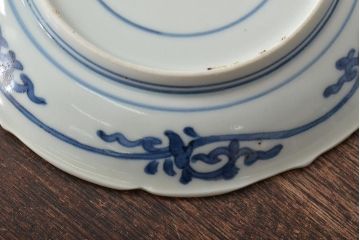 古民具・骨董　江戸期　古伊万里　藍九谷　松と鴎　変形皿2枚(中皿、和食器)(R-044225)
