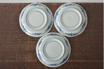 古民具・骨董　江戸期　古伊万里　藍九谷　松と鴎　変形皿3枚(中皿、和食器)(R-044226)