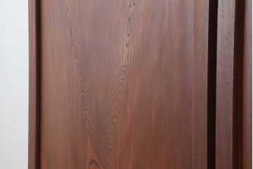 アンティーク建具　大正昭和初期　総ケヤキ材一枚板!　漆塗り　力強い杢目が魅力の板戸2枚セット(帯戸、引き戸、建具)(R-044236)