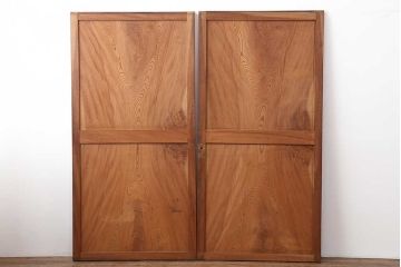 アンティーク建具　大正昭和初期　総ケヤキ材一枚板!　漆塗り　力強い杢目が魅力の板戸2枚セット(帯戸、引き戸、建具)(R-044236)