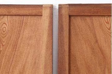 アンティーク建具　大正昭和初期　総ケヤキ材一枚板!　漆塗り　力強い杢目が魅力の板戸2枚セット(帯戸、引き戸、建具)(R-044236)