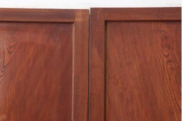 アンティーク建具　大正昭和初期　総ケヤキ材一枚板!　漆塗り　力強い杢目が魅力の板戸2枚セット(帯戸、引き戸、建具)(R-044237)
