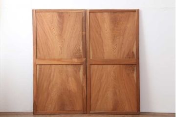 アンティーク建具　大正昭和初期　総ケヤキ材一枚板!　漆塗り　力強い杢目が魅力の板戸2枚セット(帯戸、引き戸、建具)(R-044237)