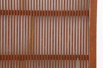 ビンテージ建具　昭和中期　腰板ケヤキ材　品のある佇まいのガラス入り格子戸4枚セット(引き戸、建具)(R-044239)