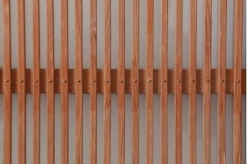 ビンテージ建具　昭和中期　腰板ケヤキ材　品のある佇まいのガラス入り格子戸4枚セット(引き戸、建具)(R-044239)