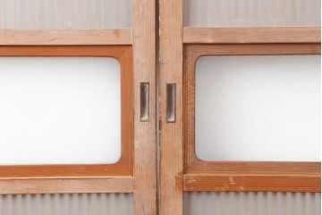 ビンテージ建具　昭和中期　腰板ケヤキ材　品のある佇まいのガラス入り格子戸4枚セット(引き戸、建具)(R-044239)