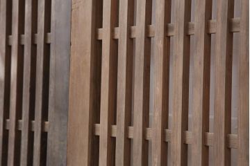 アンティーク建具　和製アンティーク　明治大正期　和モダンスタイルにぴったりな格子帯戸2枚セット　(R-044240)