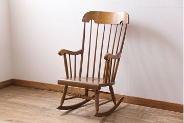 ヴィンテージ家具　ホワイトオーク材　飛騨産業　キツツキマーク　木のぬくもり溢れるロッキングチェア(アームチェア、ビンテージ)(R-044245)