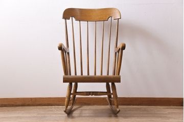 ヴィンテージ家具　ホワイトオーク材　飛騨産業　キツツキマーク　木のぬくもり溢れるロッキングチェア(アームチェア、ビンテージ)(R-044245)