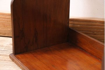 アンティーク雑貨　和製アンティーク　昭和初期　タモ材　深みのある色合いの本立て(ブックスタンド)(R-044247)