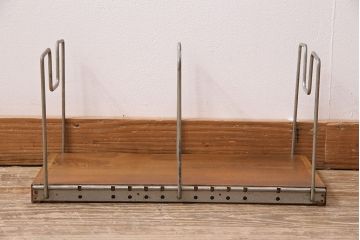 レトロ雑貨　和製ビンテージ　昭和中期　タモ材　レトロな雰囲気漂う本立て(ブックエンド)(R-044248)