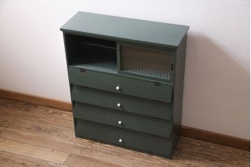 アンティーク家具　ペイント家具　モールガラス入り　レトロな雰囲気が魅力的なパタパタ扉の収納棚(戸棚、キャビネット)(R-044251)