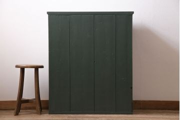 アンティーク家具　ペイント家具　モールガラス入り　レトロな雰囲気が魅力的なパタパタ扉の収納棚(戸棚、キャビネット)(R-044251)