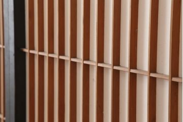 アンティーク建具　和製アンティーク　腰板ケヤキ　漆塗り　上手物　和の風情漂う格子入り障子戸4枚セット(建具、引き戸)(R-044259)