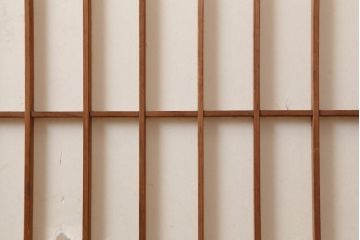 アンティーク建具　和製アンティーク　腰板ケヤキ　漆塗り　上手物　和の風情漂う格子入り障子戸4枚セット(建具、引き戸)(R-044259)