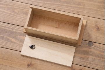 アンティーク家具　明治期　極上美品!　漆塗り　上手物　前面中桐材　透かし金具が繊細で存在感溢れる重ね佐渡箪笥(八幡箪笥、衣装箪笥、引き出し、桐箪笥、桐たんす)(R-044263)
