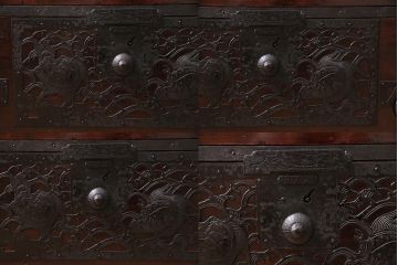 アンティーク家具　明治期　極上美品!　漆塗り　上手物　前面中桐材　透かし金具が繊細で存在感溢れる重ね佐渡箪笥(八幡箪笥、衣装箪笥、引き出し、桐箪笥、桐たんす)(R-044263)