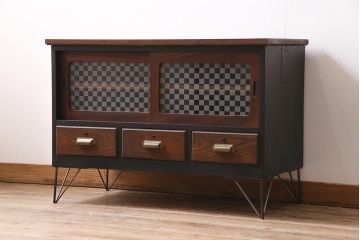 アンティーク家具　昭和初期　当店オリジナルガラス・市松模様　ペイント　メンズライクの空間におすすめなリメイクテレビ台(テレビボード、リビングボード、ローボード)(R-044275)