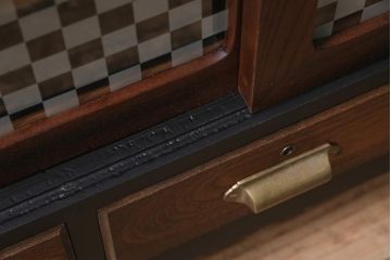 アンティーク家具　昭和初期　当店オリジナルガラス・市松模様　ペイント　メンズライクの空間におすすめなリメイクテレビ台(テレビボード、リビングボード、ローボード)(R-044275)