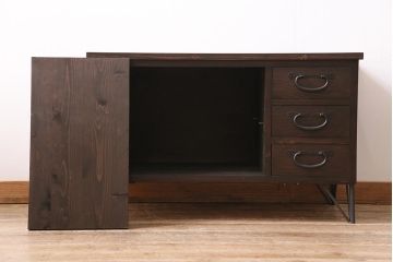 ラフジュ工房オリジナル　明治期　古建具リメイク　引き出し・脚付き　透かし彫りの意匠がアクセントになるローボード(収納棚、戸棚、テレビ台、テレビボード)(R-044276)
