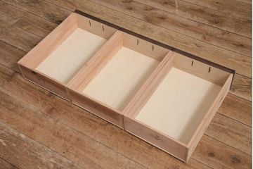 ラフジュ工房オリジナル　明治期　古建具リメイク　引き出し・脚付き　透かし彫りの意匠がアクセントになるローボード(収納棚、戸棚、テレビ台、テレビボード)(R-044276)