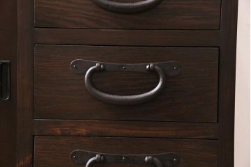 ラフジュ工房オリジナル　明治期　古建具リメイク　引き出し・脚付き　透かし彫りの意匠がアクセントになるローボード(収納棚、戸棚、テレビ台、テレビボード)(R-044276)