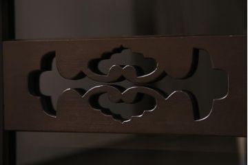 ラフジュ工房オリジナル　明治期　古建具リメイク　引き出し・脚付き　透かし彫りの意匠がアクセントになるローボード(収納棚、戸棚、テレビ台、テレビボード)(R-044276)