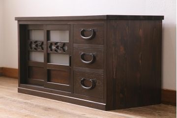 ラフジュ工房オリジナル　明治期　古建具リメイク　引き出し付き　すりガラス　和の趣溢れる佇まいが魅力的なローボード(収納棚、戸棚、テレビ台、テレビボード)(R-044277)