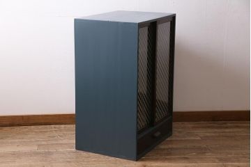 アンティーク家具　昭和初期　当店オリジナルガラス　ペイント　引き出し付き　市松模様のガラスがお洒落な戸棚(収納棚、キャビネット)(R-044278)