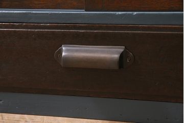 アンティーク家具　昭和初期　当店オリジナルガラス　ペイント　引き出し付き　市松模様のガラスがお洒落な戸棚(収納棚、キャビネット)(R-044278)