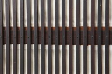 アンティーク建具　和製アンティーク　大正期　裏障子付き　ダイヤガラス　深い色合いが和の雰囲気を高める格子戸3枚セット(帯ガラス戸、引き戸)(R-044283)