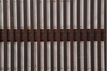 アンティーク建具　和製アンティーク　昭和初期　裏障子付き　ゆらゆらガラス　深い色合いが和の雰囲気を高める格子戸4枚セット(ガラス帯戸、引き戸)(R-044284)